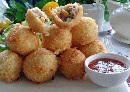Bánh Khoai Tây Nhân Thịt Bò Chiên Giòn