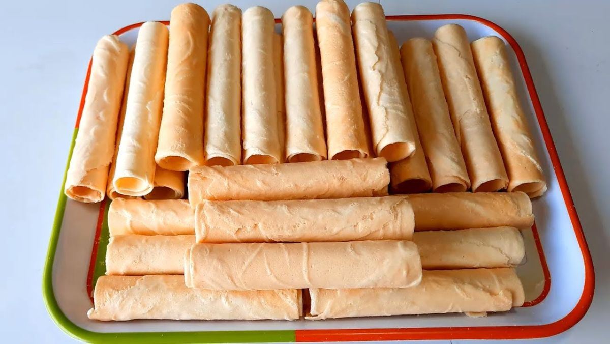 Cách làm bánh kẹp cuộn giòn tan, thơm ngon từ cốt dừa