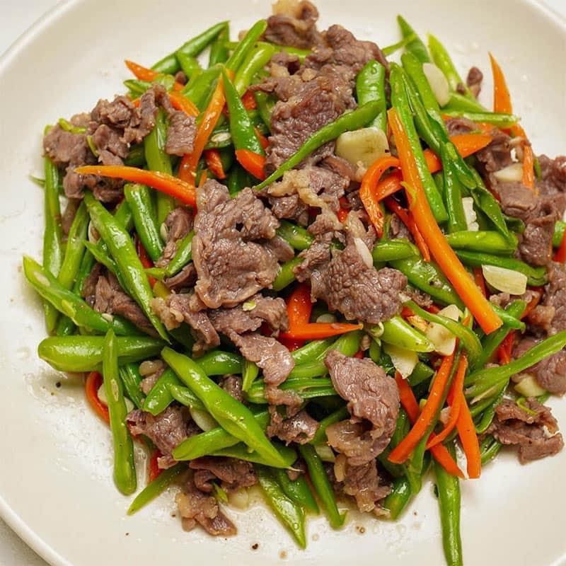 Cách làm Bắp bò xào đậu que ngon miệng cho 4 người