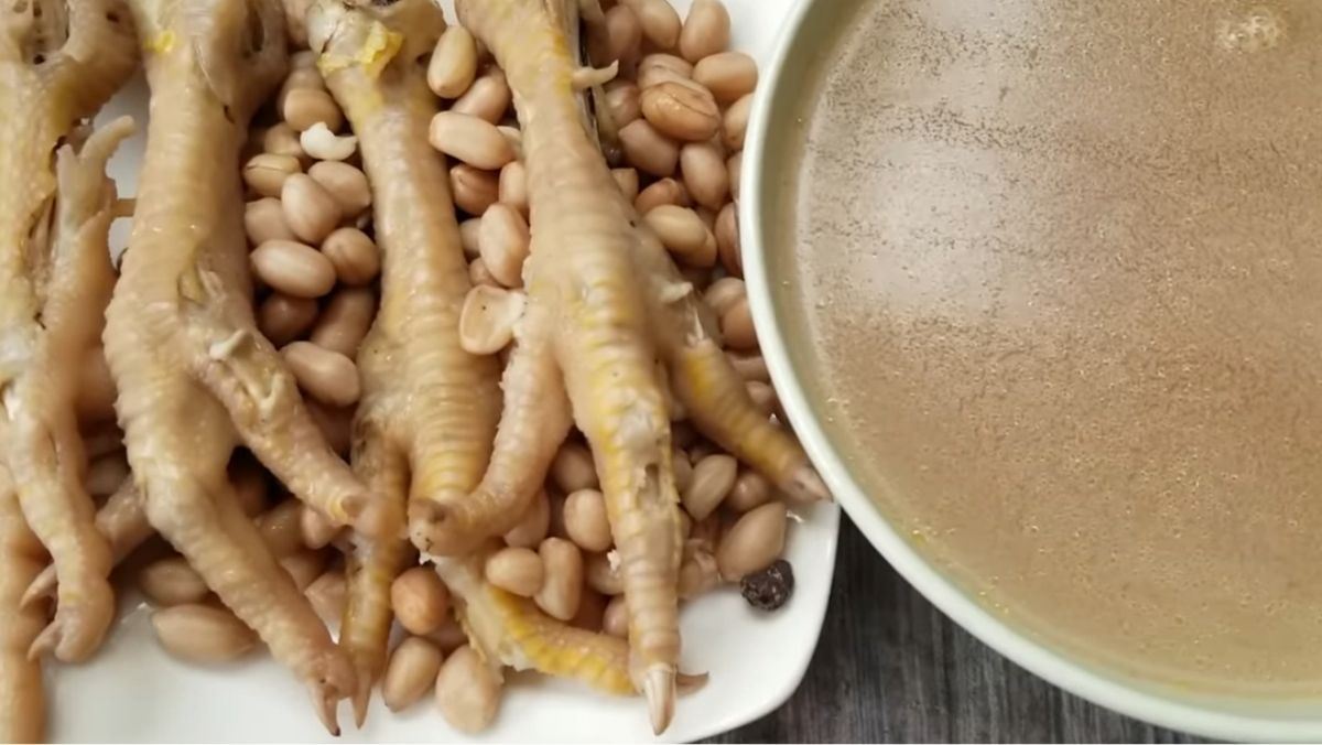 Cách làm chân gà hầm đậu phộng mềm bùi bổ dưỡng cho xương khớp