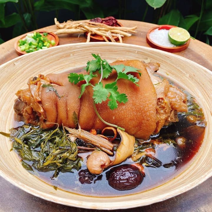 Cách làm chân giò hầm thuốc bắc ngải cứu thơm ngon