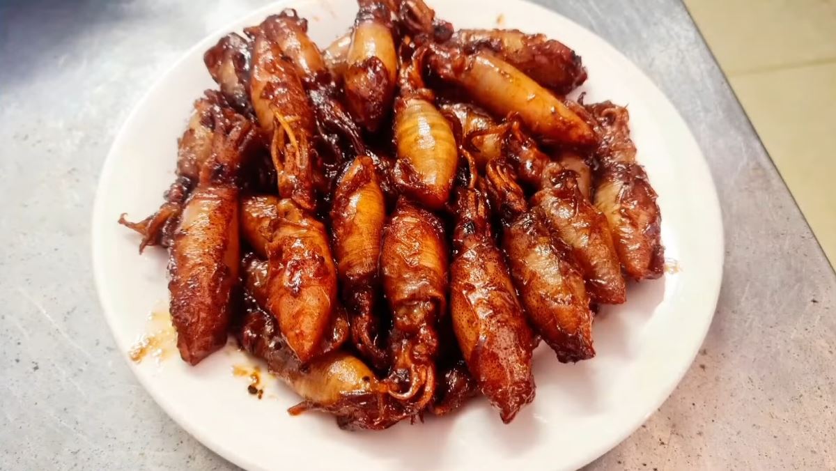 Cách làm mực cơm chiên nước mắm ngon đậm đà, hao cơm
