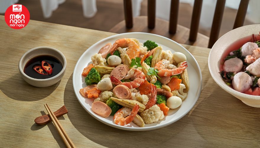 Cách làm Tôm trứng cút xúc xích xào bông cải đậm vị, đủ chất cho bữa cơm gia đình