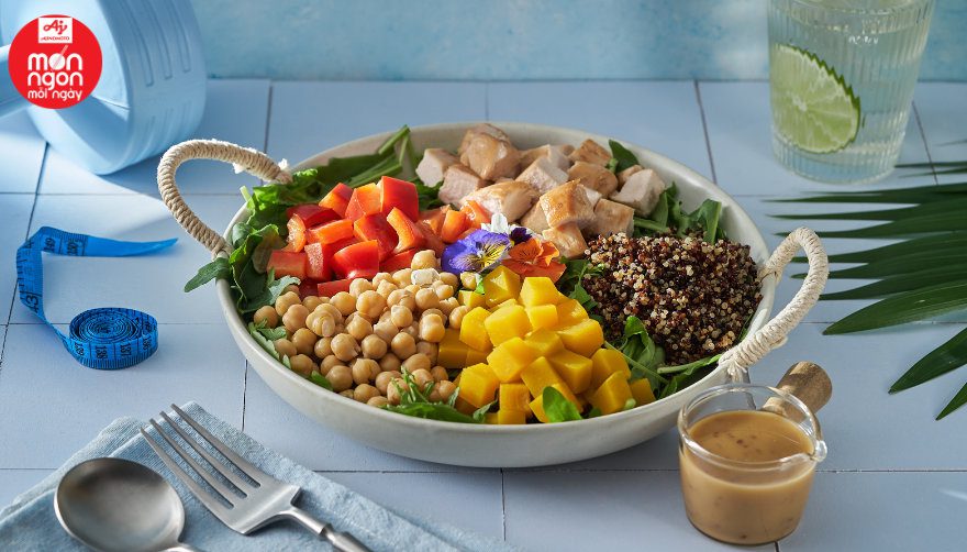 Cách làm ức gà trộn quinoa và rau củ thơm ngon, bổ dưỡng