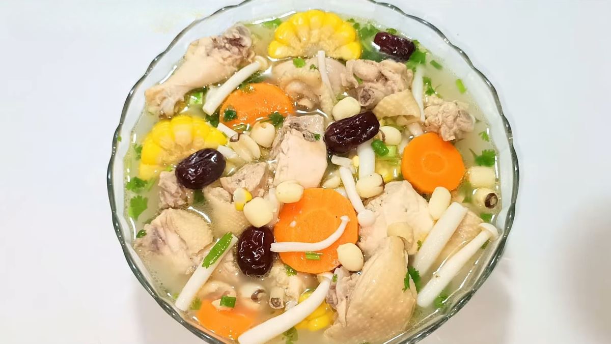 Cách nấu canh gà rau củ ngọt thanh cực dễ cho bữa cơm thêm ngon