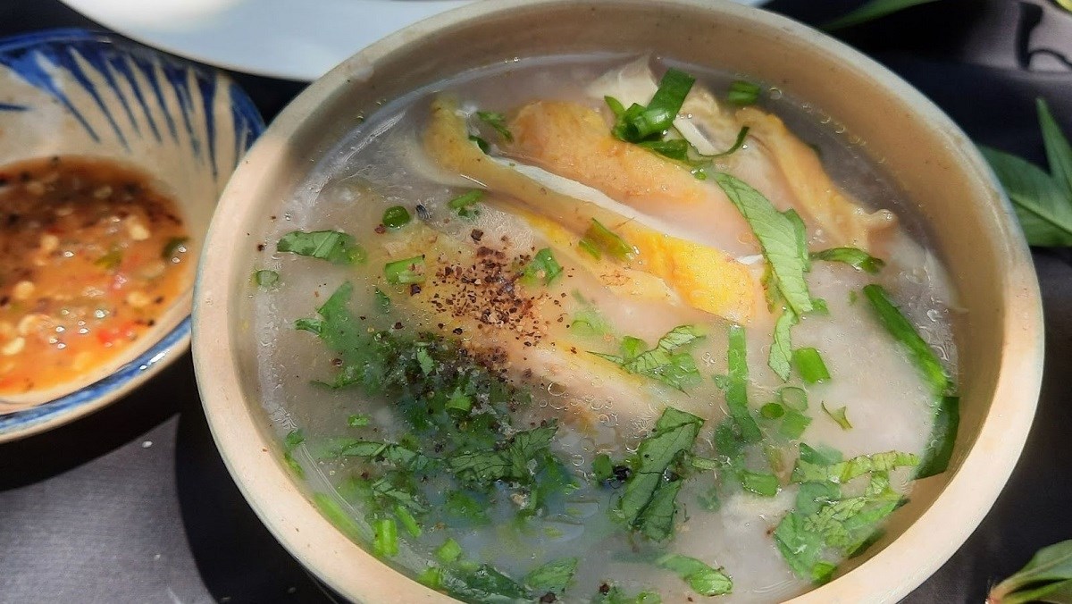 Cách nấu cháo gà đậu đen bổ dưỡng, thơm ngon, dễ làm tại nhà