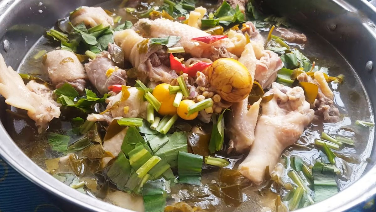 Cách nấu lẩu gà lá giang nóng hổi, thanh mát cho bữa cuối tuần