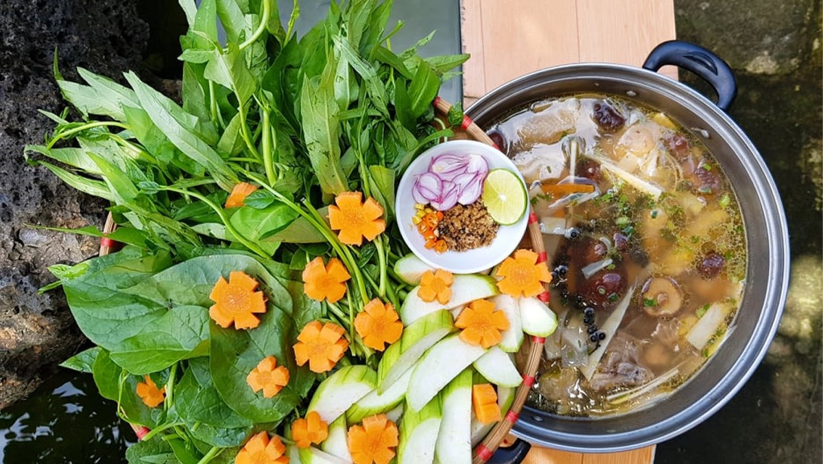 Cách nấu lẩu gà măng chua thơm ngon, ấm áp cho cả nhà