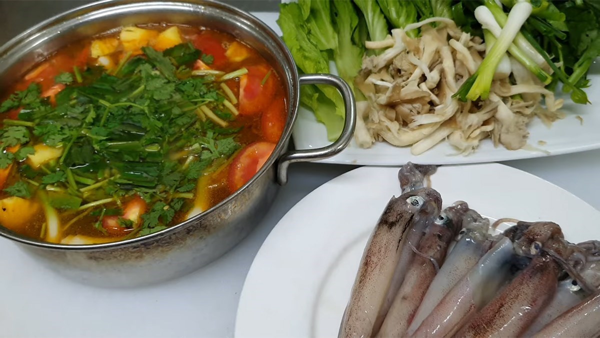 Cách nấu lẩu mực Đại Lãnh Nha Trang thơm ngon chuẩn vị