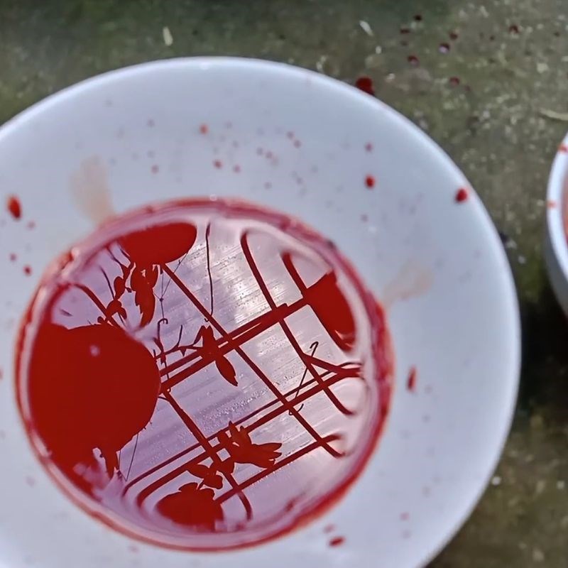 Cắt tiết gà và chờ đông Tiết canh gà