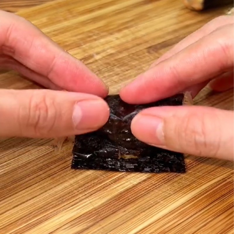 Cuộn gà với rong biển