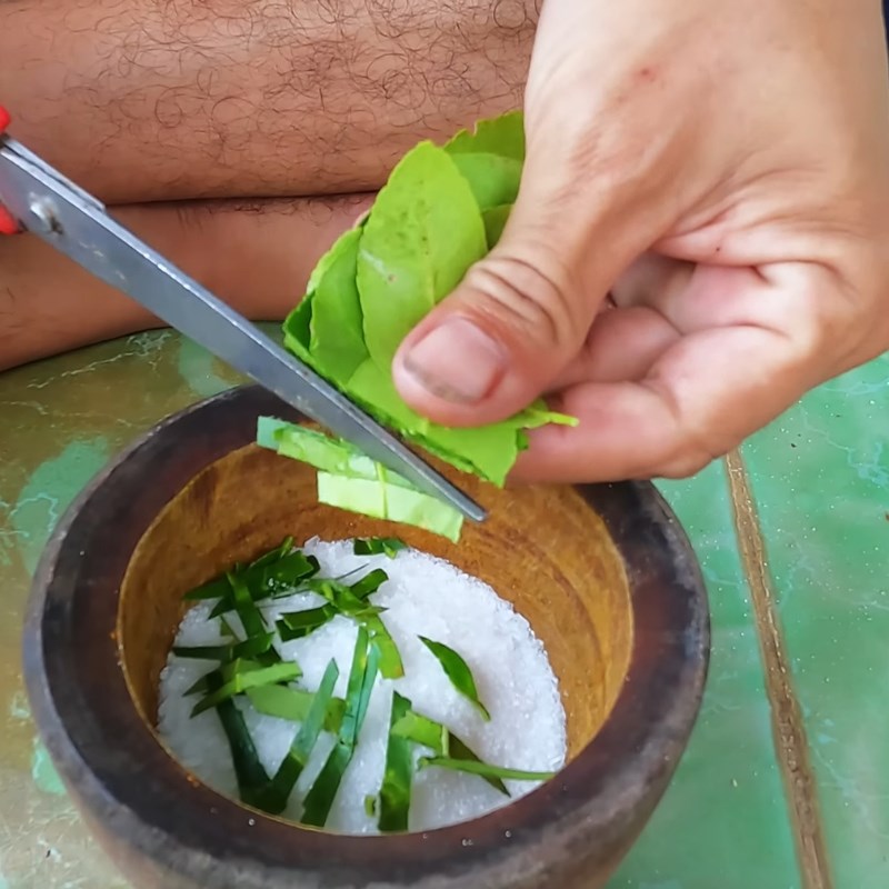 Giã sốt muối lá chanh