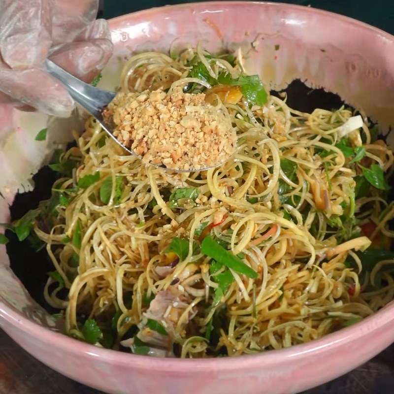 Bước 5 Hoàn thành Nộm gà hoa chuối