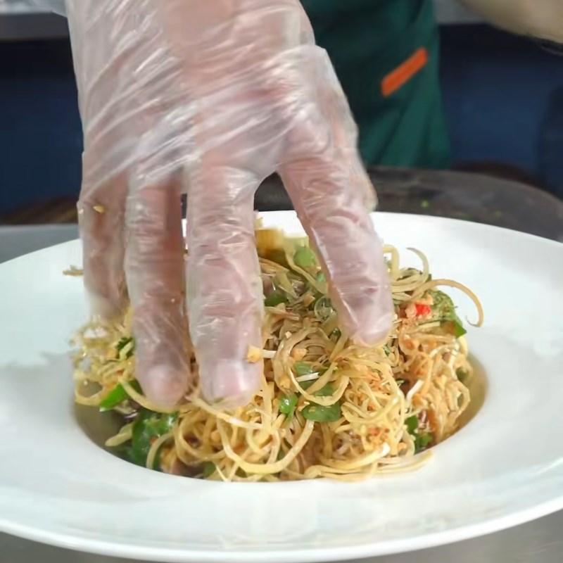 Bước 5 Hoàn thành Nộm gà hoa chuối