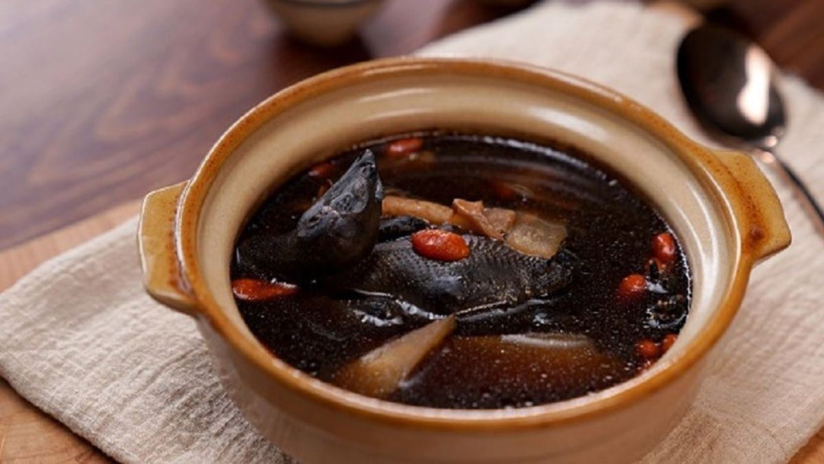 Hướng Dẫn Chi Tiết Cách Nấu Gà Ác Hầm Đậu Đen Bằng Nồi Cơm Điện Thơm Ngon, Bổ Dưỡng