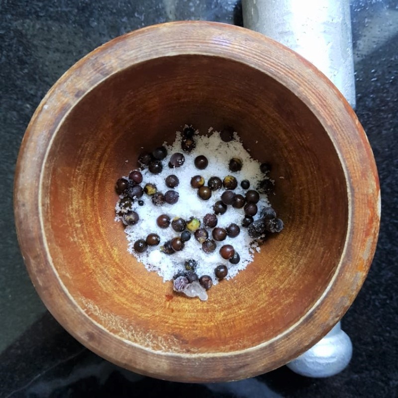 Làm muối tiêu chấm gà