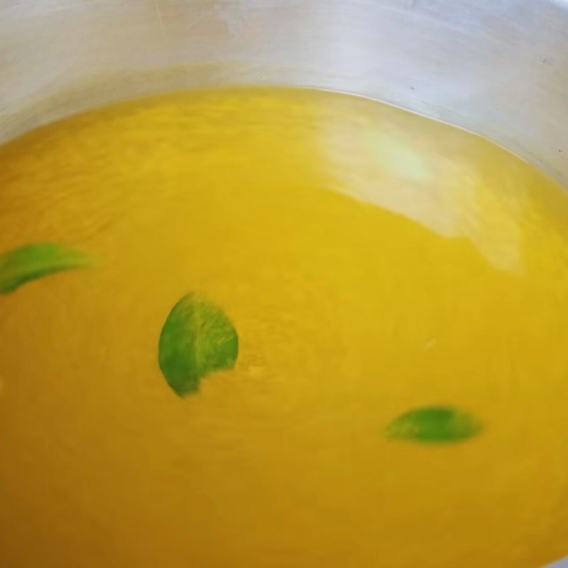 Luộc và ủ gà cúng chín đều