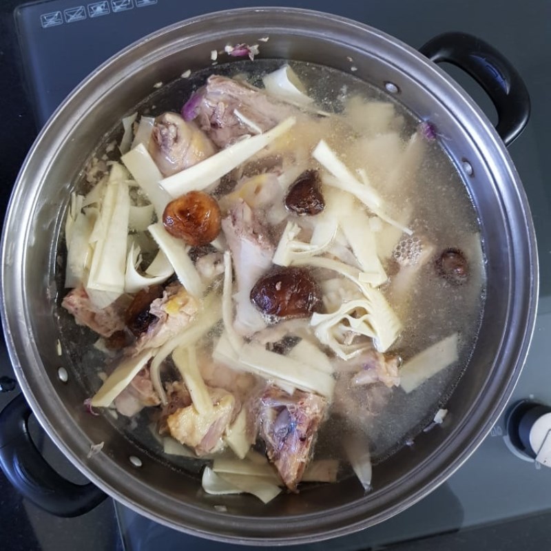 Nấu lẩu gà