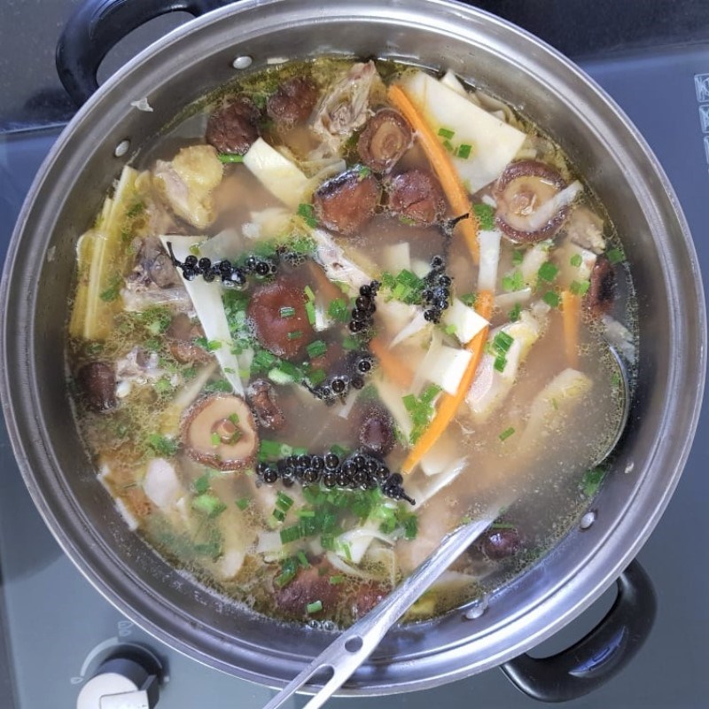 Nước lẩu gà măng chua