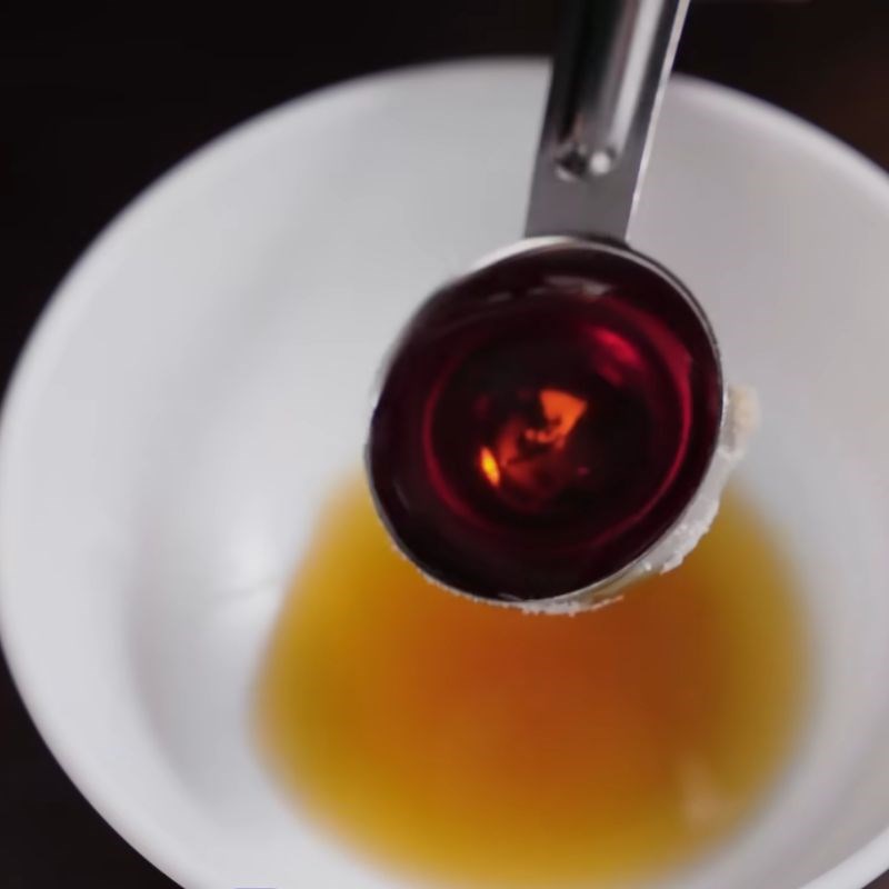 Bước 4 Pha nước sốt rim gà đậm đà má đùi gà chiên