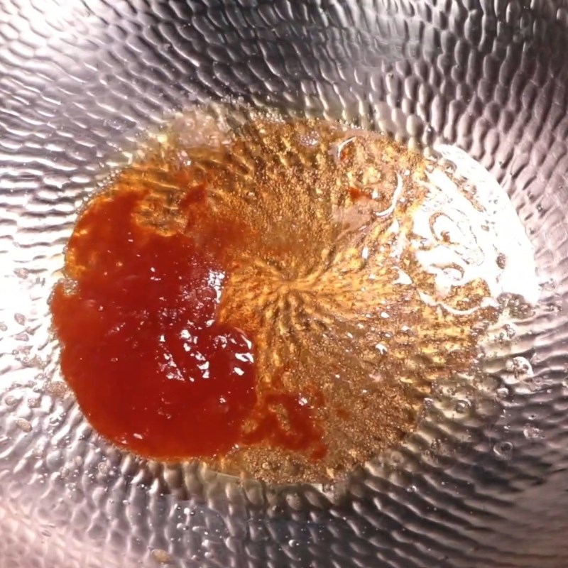 Bước 4 Pha sốt và rang gà Thịt gà rang mắm