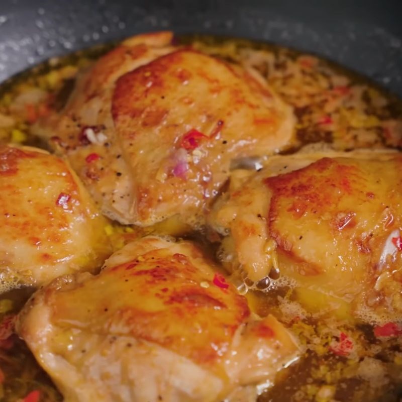 Bước 5 Rim má đùi gà nước mắm má đùi gà chiên