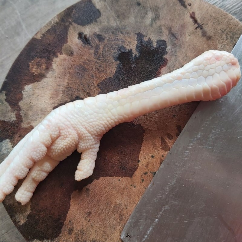 Bước 1 Sơ chế chân gà Chân gà ngâm sả tắc