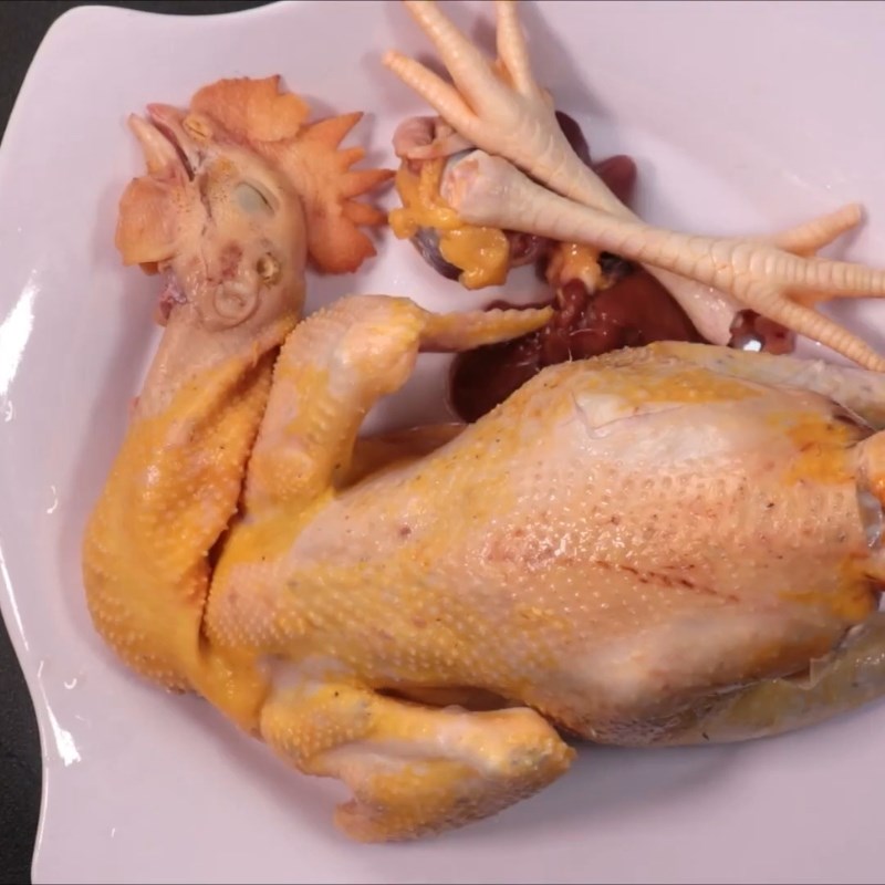 Bước 1 Sơ chế gà sạch sẽ Thịt gà rang mắm