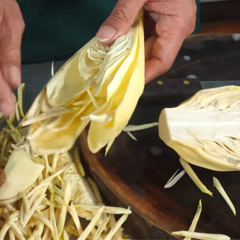 Bước 1 Sơ chế hoa chuối và rau thơm để làm gỏi hoa chuối Nộm gà hoa chuối