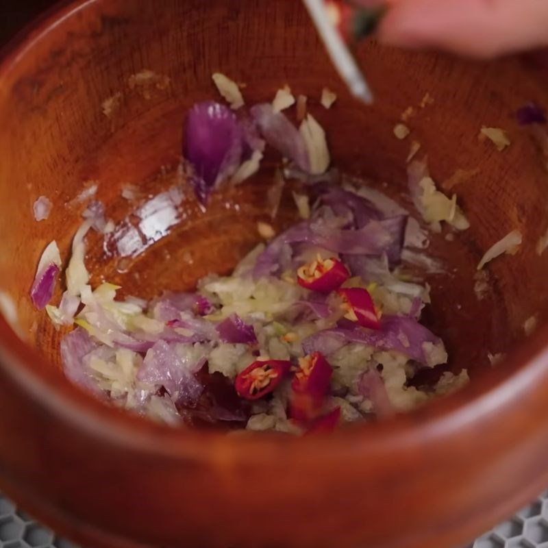 Bước 1 Sơ chế má đùi gà và nguyên liệu khác má đùi gà chiên