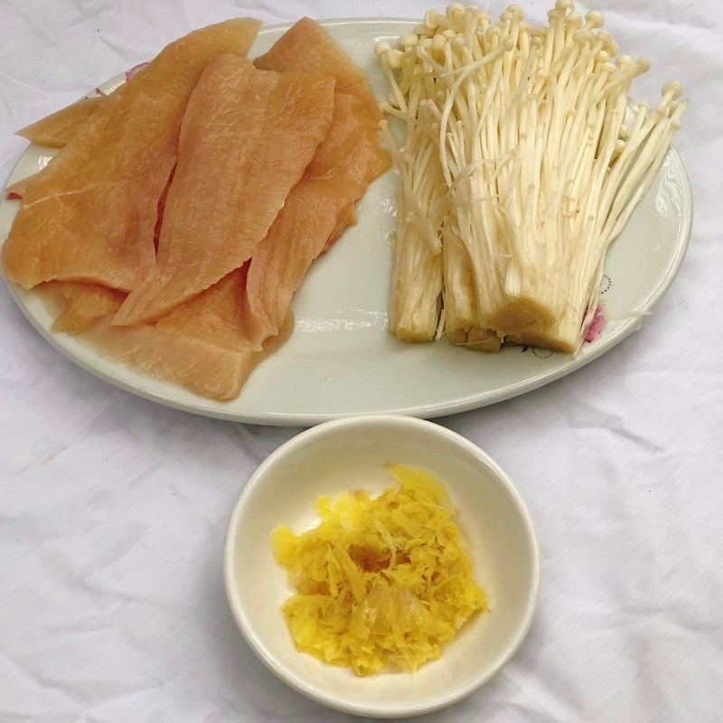 Sơ chế nấm kim châm sạch sẽ