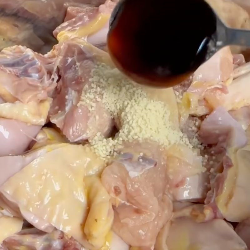 Sơ chế nguyên liệu Cơm đảo gà rang