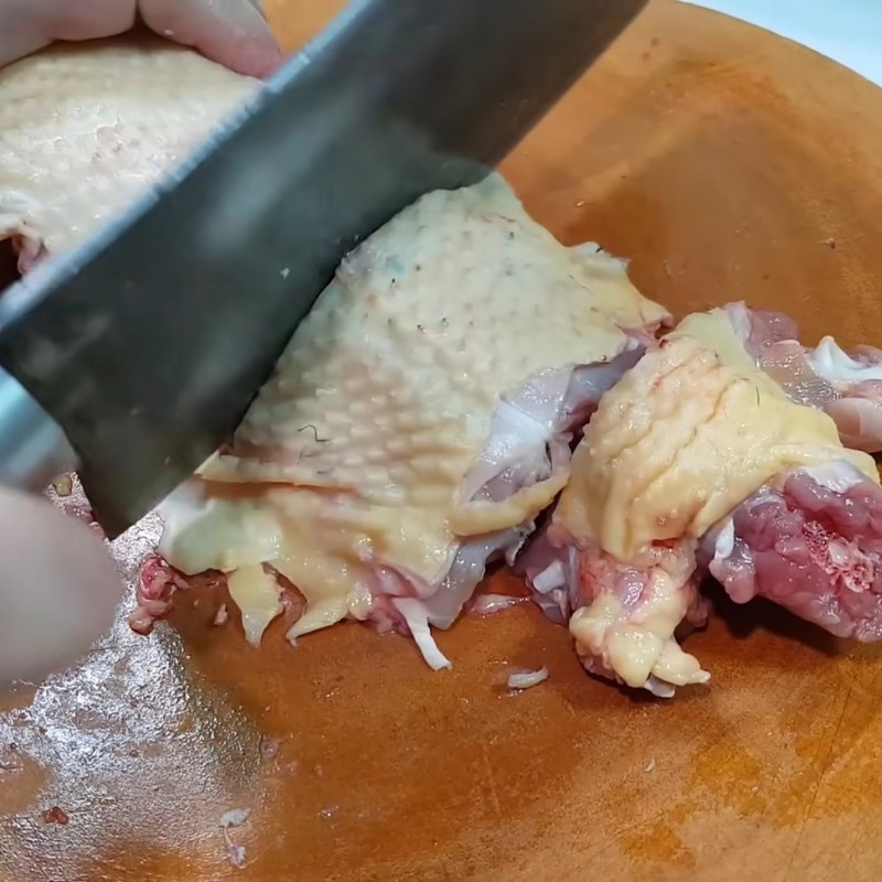 Bước 1 Sơ chế thịt gà Gà hầm sả miền Tây