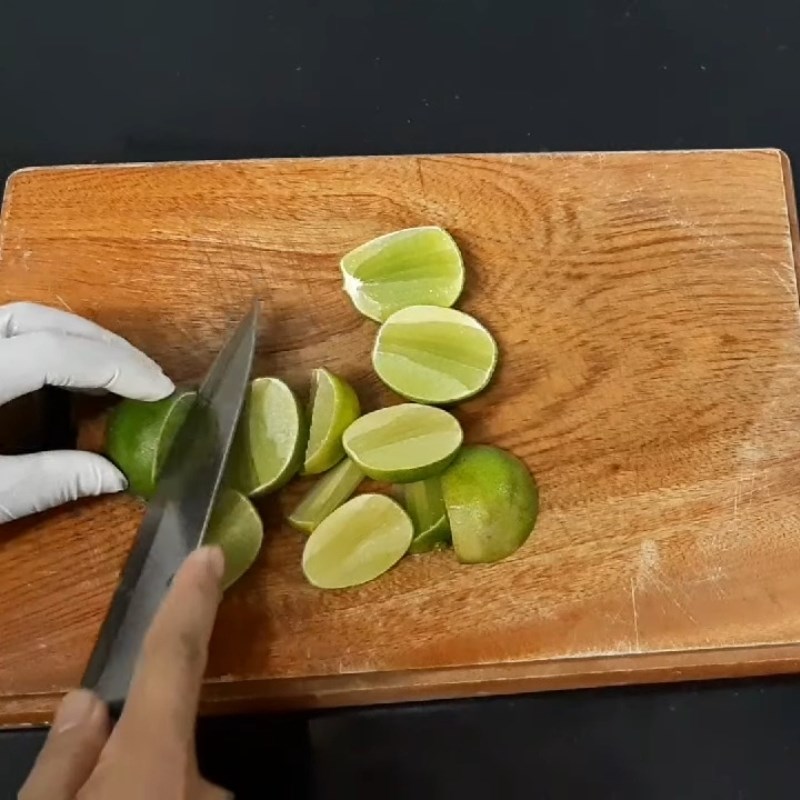 Sơ chế và vắt nước cốt chanh
