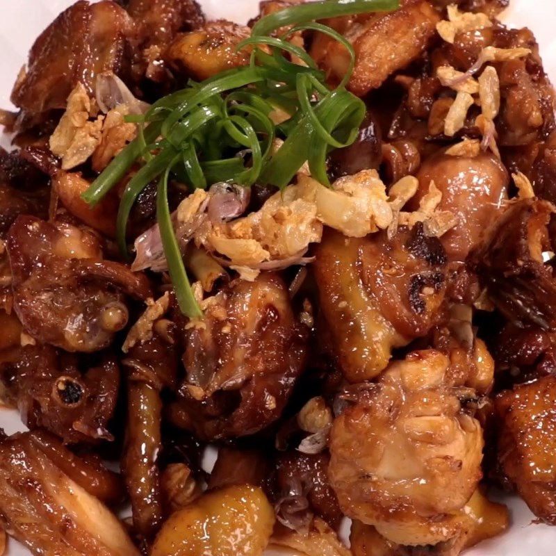 Món gà rang mắm tỏi hấp dẫn
