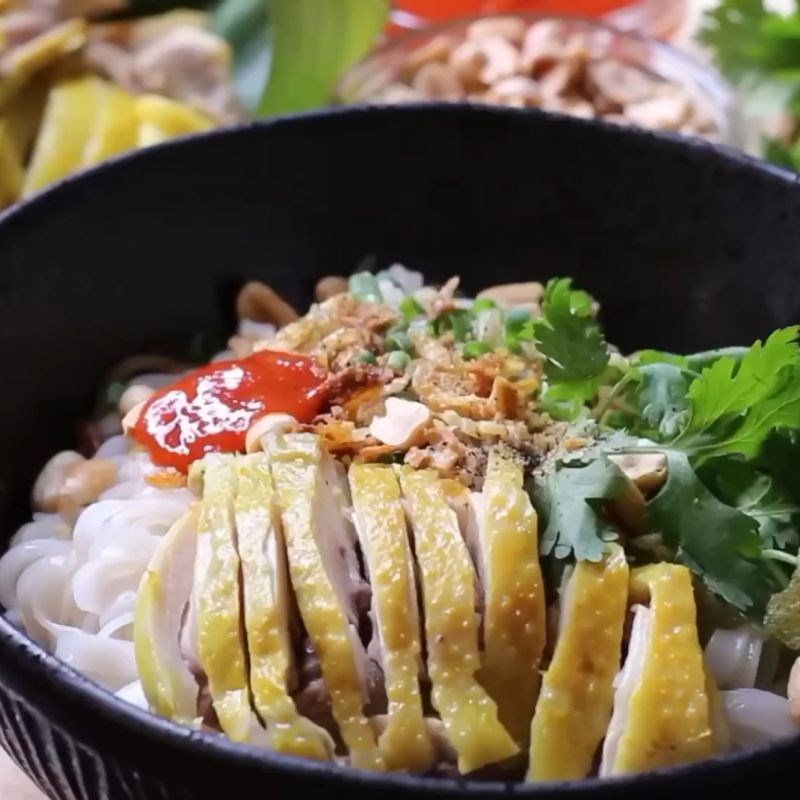 Thành phẩm Phở gà trộn xì dầu