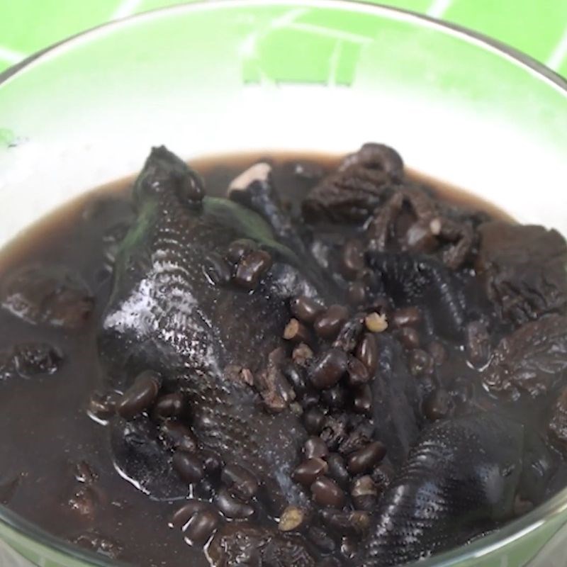 Gà ác hầm đậu đen