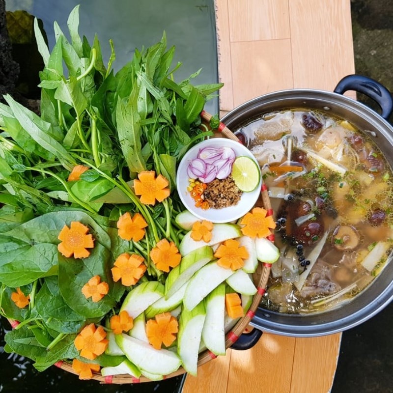 Thành phẩm Lẩu gà măng chua