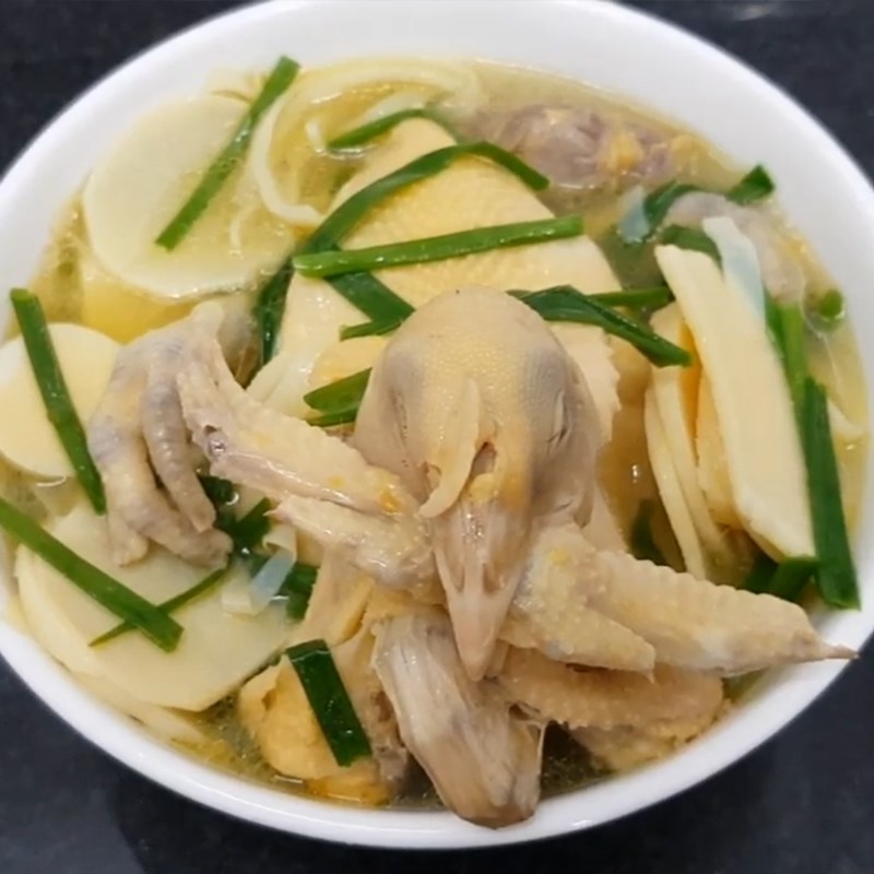 Thành phẩm gà nấu măng tươi thơm ngon