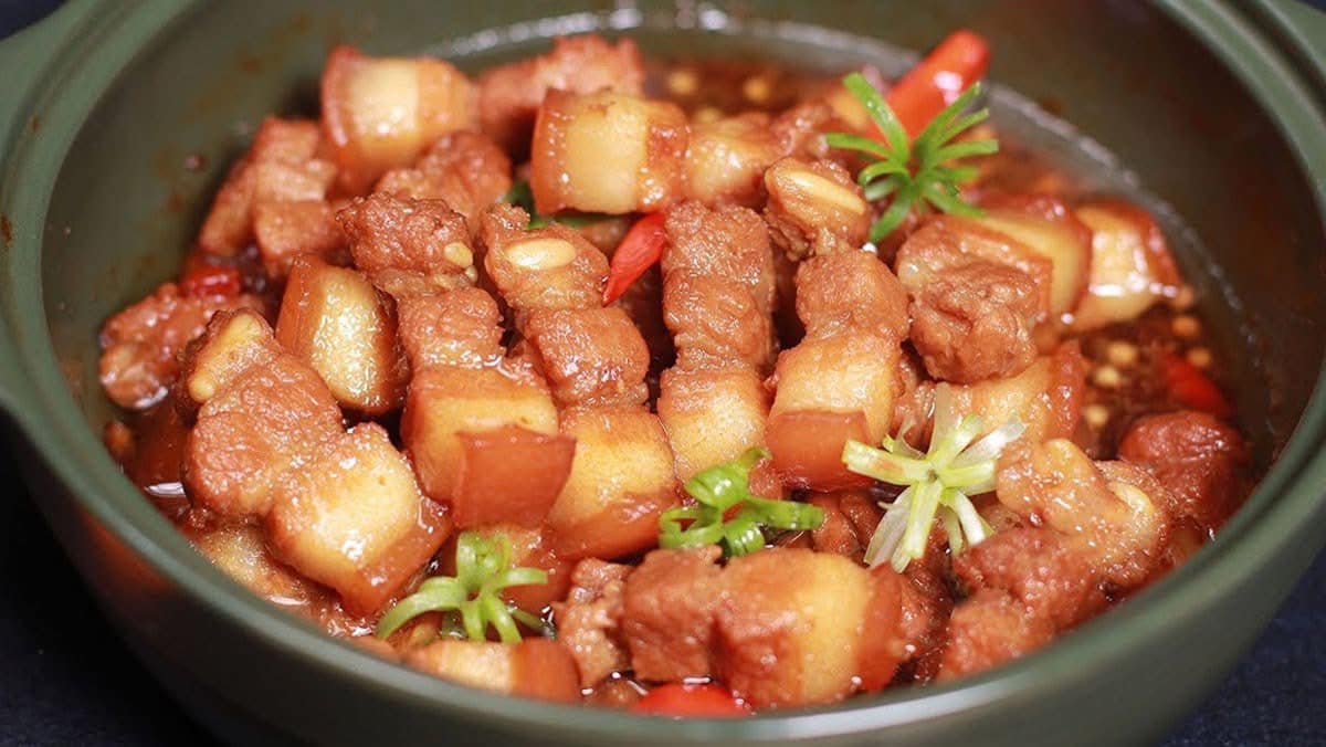 Thịt Ba Chỉ Kho Nước Dừa Ngon Quên Lối Về