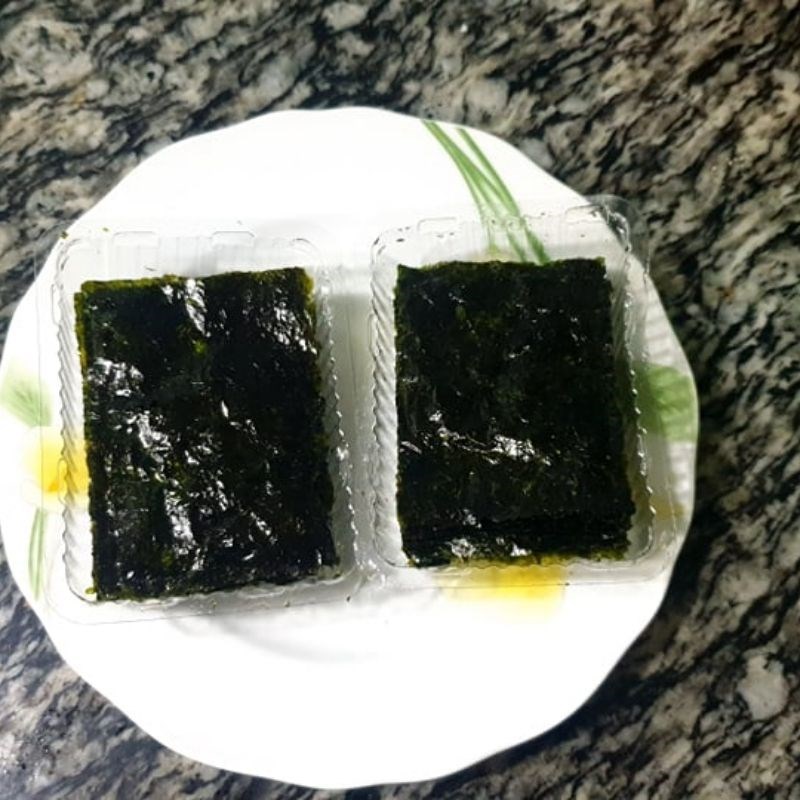Cuộn nhân gà với rong biển