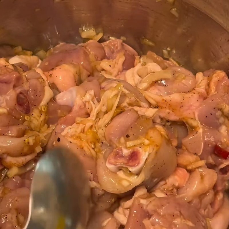 Ướp thịt gà đậm đà gia vị