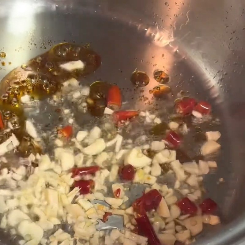 Xào săn thịt gà