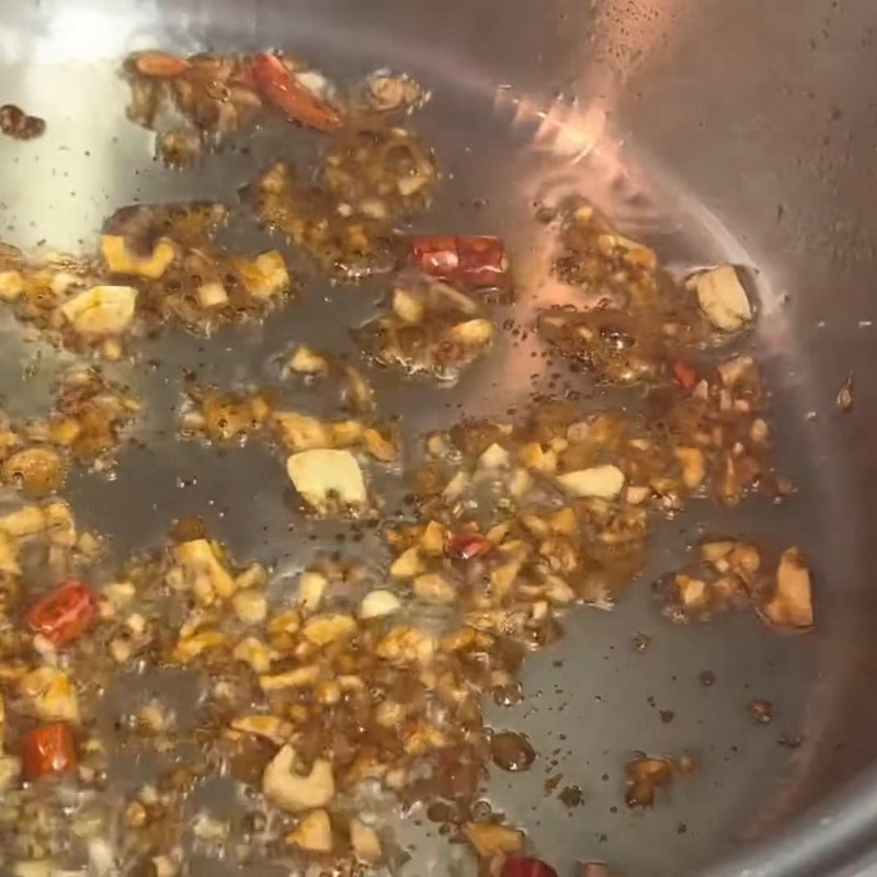 Xào săn thịt gà